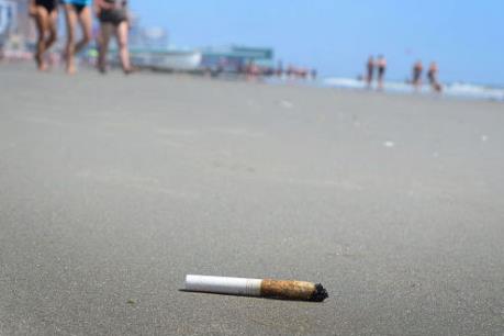 Hút thuốc, xả rác bừa tại các bãi biển Thái Lan có thể bị phạt nặng