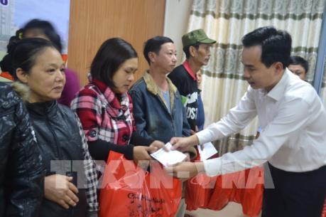 Hỗ trợ đối tượng chính sách, người lao động nghèo đón Tết Mậu Tuất 2018