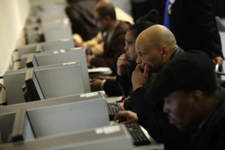 Mỹ: Thu nhập sau thuế của người lao động bắt đầu tăng theo quy định mới