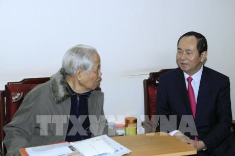 Chủ tịch nước Trần Đại Quang chúc thọ nguyên Tổng Bí thư Đỗ Mười
