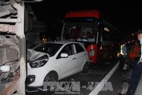 Tai nạn giao thông nghiêm trọng làm hàng chục người thương vong