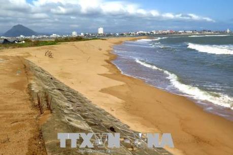 Kè bờ Nam hạ lưu sông Đà Rằng bị sạt lở nghiêm trọng