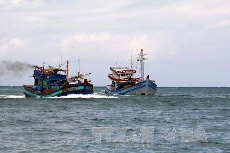 Quảng Ninh: Cứu hộ thành công 8 ngư dân gặp nạn trên biển