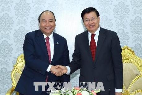 Thủ tướng Nguyễn Xuân Phúc và Thủ tướng Lào tới thăm Hãng viễn thông Start Telecom