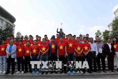 Người hâm mộ bóng đá TPHCM "cháy hết mình" trong buổi giao lưu với U23 Việt Nam  ​