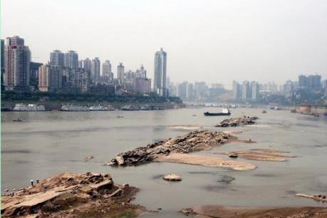 Trung Quốc: Các thành phố phải công bố điều kiện an toàn của nguồn nước uống