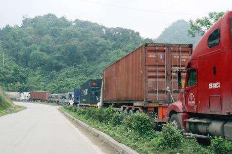 Nguyên nhân nào khiến hàng hóa dồn tắc tại cửa khẩu?