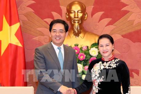 Chủ tịch Quốc hội Nguyễn Thị Kim Ngân tiếp Đại sứ Trung Quốc Hồng Tiểu Dũng chào từ biệt