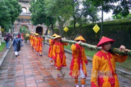 Dựng cây Nêu ngày Tết và chương trình "Hương xưa bánh tét" tại Đại Nội Huế