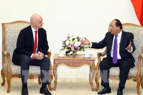 Thủ tướng Nguyễn Xuân Phúc  tiếp Chủ tịch Liên đoàn Bóng đá thế giới