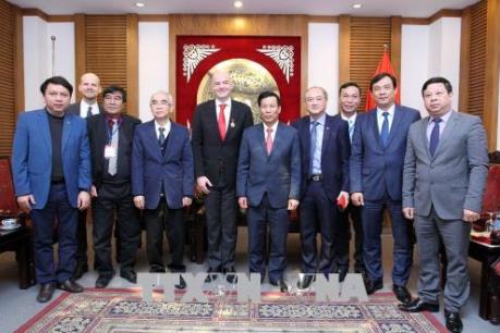 Chủ tịch FIFA cam kết sẽ hỗ trợ cho sự phát triển bóng đá Việt Nam