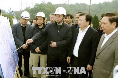 Phó Thủ tướng Trịnh Đình Dũng kiểm tra công tác khắc phục hậu quả thiên tai tại Hòa Bình