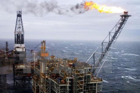 Giá dầu thế giới ghi nhận tuần giảm mạnh nhất trong hai năm