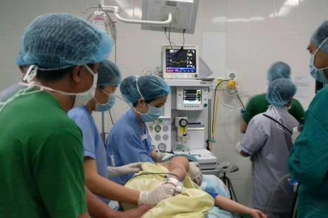 Nội soi gắp thành công dị vật ở thực quản cho một bệnh nhân lớn tuổi