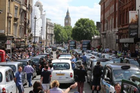 London năm thứ 10 liên tiếp giữ ngôi thành phố "tắc nghẽn giao thông nhiều nhất thế giới"