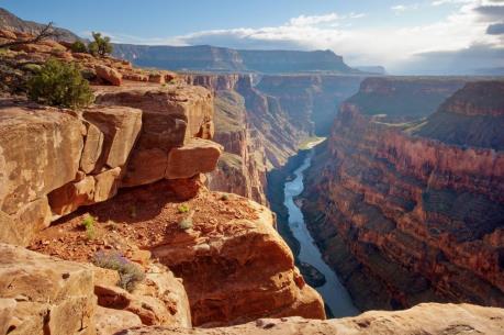 Rơi máy bay trực thăng tại hẻm núi Grand Canyon nổi tiếng của Mỹ
