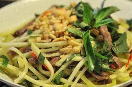 Cách làm nộm xoài xanh bắp bò chống ngán ngày Tết