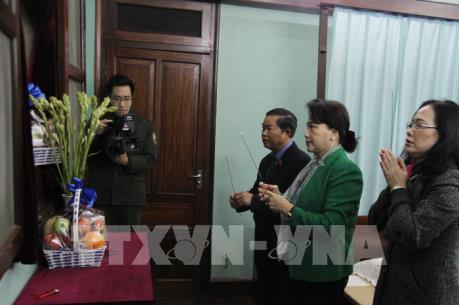 Chủ tịch Quốc hội Nguyễn Thị Kim Ngân dâng hương, tưởng nhớ Bác Hồ