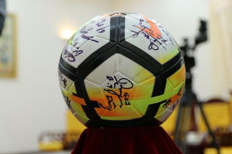 FLC đấu giá thành công món quà U23 tặng Thủ tướng với giá 20 tỷ đồng