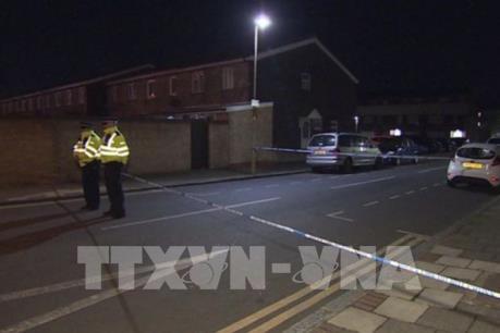 Anh di chuyển quả bom từ Thế chiến thứ 2 khỏi khu vực sân bay London