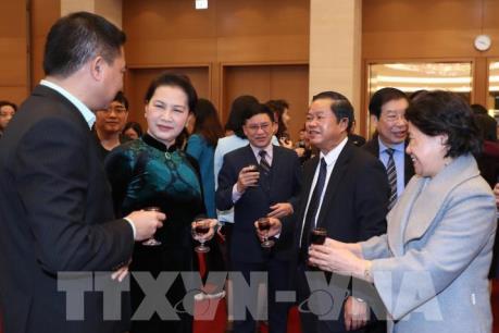 Chủ tịch Quốc hội chúc Tết lãnh đạo Quốc hội, người lao động Văn phòng Quốc hội