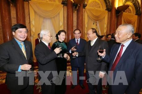 Tổng Bí thư chúc Tết lãnh đạo, nguyên lãnh đạo Đảng, Nhà nước, đồng bào, chiến sỹ cả nước