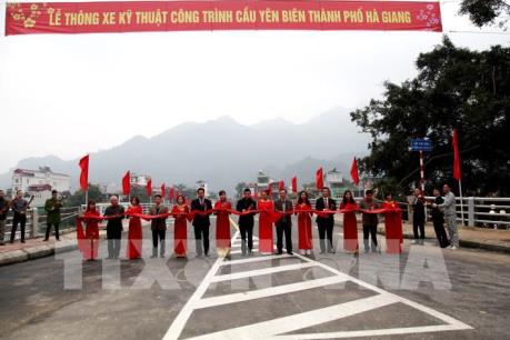 Hà Giang thông xe kỹ thuật cầu Yên Biên nối đôi bờ sông Lô