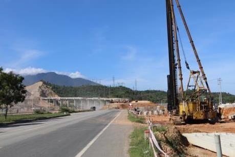 Đẩy nhanh tiến độ để sớm hoàn thành cao tốc La Sơn - Túy Loan vào cuối năm