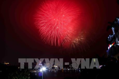 Hà Nội bắn pháo hoa chào đón năm mới xuân Mậu Tuất 2018