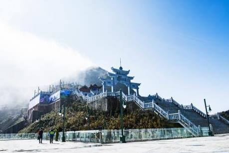 Hàng trăm gốc đào quý bừng nở tại Sun World Fansipan Legend trong lễ hội khèn hoa