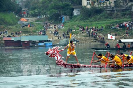 Rộn ràng Lễ hội đua thuyền trên sông Lô