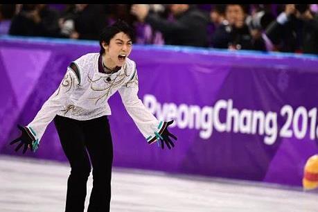 Mỹ nam Olympic mùa Đông gây sốt khi làm nên lịch sử, được cổ vũ bằng "mưa" gấu bông