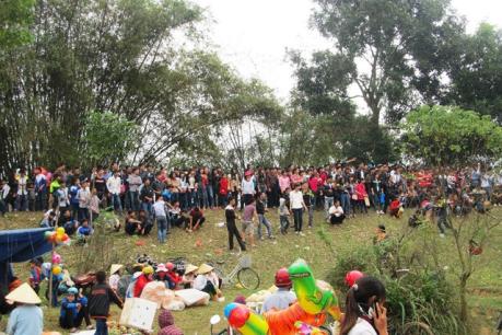 Độc đáo phiên chợ "ném rủi, nhận may" ở xứ Thanh