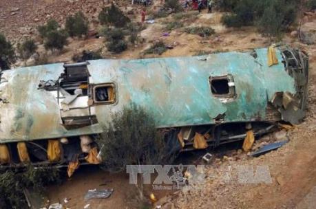 Xe buýt chở khách lao xuống vực tại Peru làm 44 người thiệt mạng