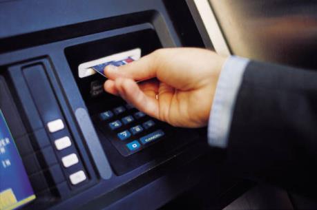 Tạm giữ ba người nước ngoài dùng thẻ ATM giả để chiếm đoạt tiền
