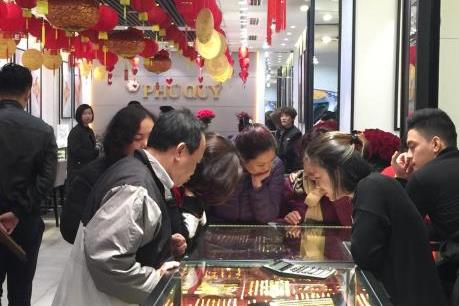 Tiệm vàng đã sẵn sàng cho ngày vía Thần Tài