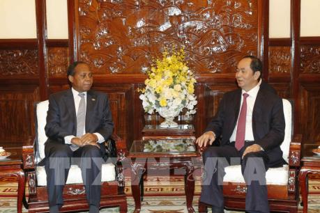 Chủ tịch nước Trần Đại Quang tiếp Đại sứ Mozambique chào kết thúc nhiệm kỳ