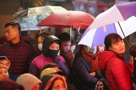 Đón vía Thần Tài: Người dân chen chân mua vàng rước lộc