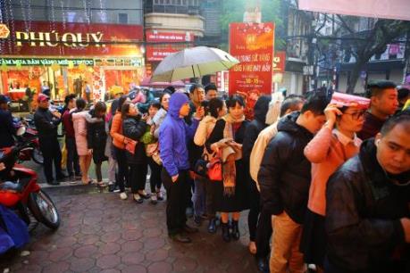 Người dân “quét sạch” hàng trăm nghìn sản phẩm vàng Thần tài