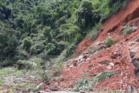 Lở đất khi đào móng xây nhà làm 1 người chết, 2 người bị thương