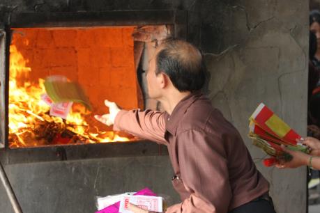 Bộ Văn hóa, Thể thao và Du lịch: Vận động nhân dân hạn chế đốt vàng mã, đồ mã