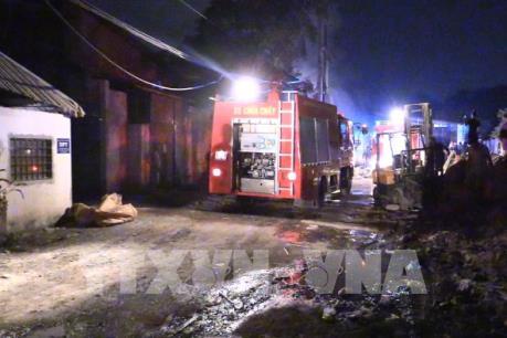 "Bà hỏa" thiêu rụi một xưởng gỗ, thiệt hại ước tính khoảng 800 triệu đồng