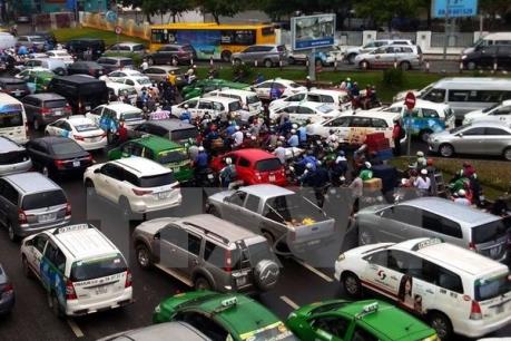 Giao thông kẹt cứng ở khu vực cửa ngõ sân bay Tân Sơn Nhất