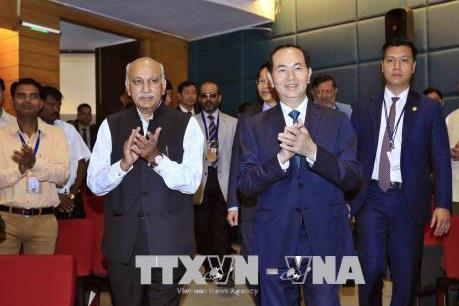 Chủ tịch nước Trần Đại Quang thăm cán bộ, nhân viên Đại sứ quán Việt Nam tại Ấn Độ