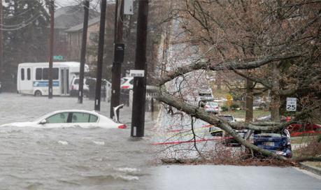 Vùng Đông Bắc nước Mỹ chịu ảnh hưởng nặng nề sau bão