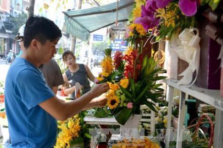 Hoa hồng tăng giá gấp đôi, nhiều sản phẩm làm đẹp đua nhau giảm giá