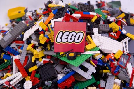 Doanh thu của Lego sụt giảm lần đầu tiên kể từ năm 2004