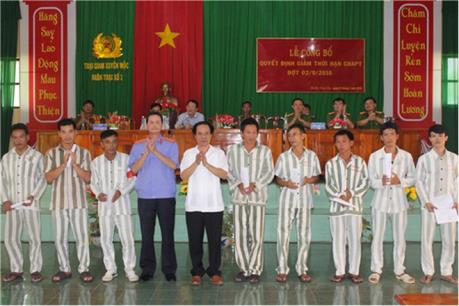 Chế độ lương hưu cho người bị tù giam và  một số điểm cần bàn