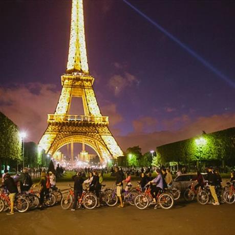 Ngày Quốc tế phụ nữ 8/3: Pháp thắp sáng tháp Eiffel với thông điệp tôn vinh nữ quyền