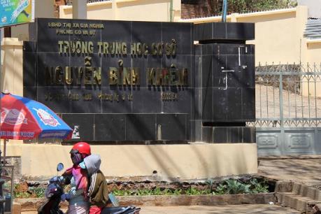 Giáng chức hiệu trưởng trường THCS Nguyễn Bình Khiêm do vi phạm quy định về tài chính